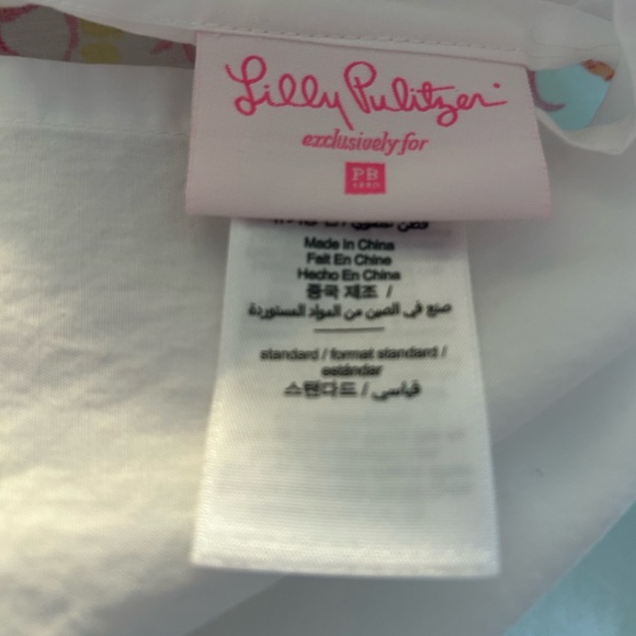 Lilly Pulitzer for Pottery Barn, 2 pillow cases 25x19,  Orchid print - Picture 2 of 12